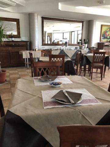 Hotel Il Veliero Торе Сан Джовани Удженто Екстериор снимка