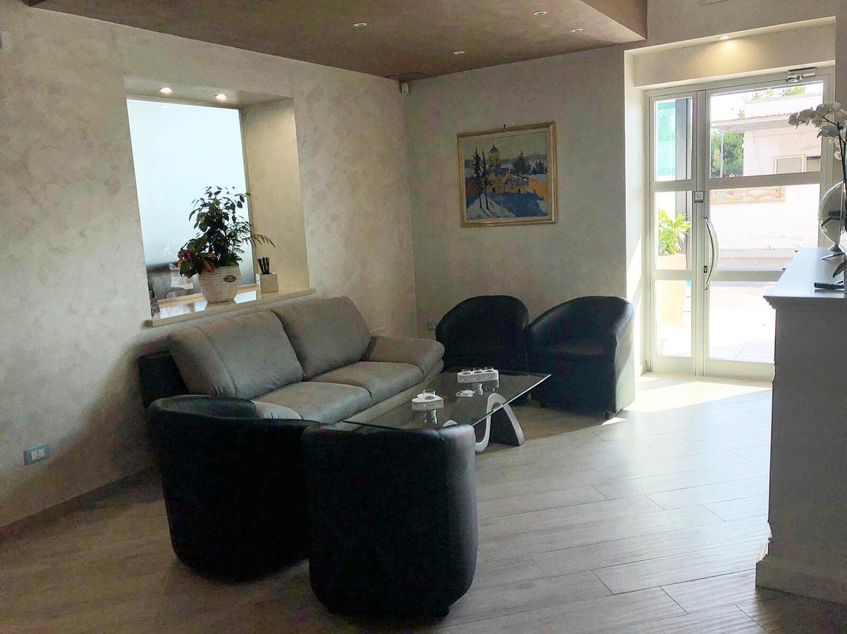 Hotel Il Veliero Торе Сан Джовани Удженто Екстериор снимка