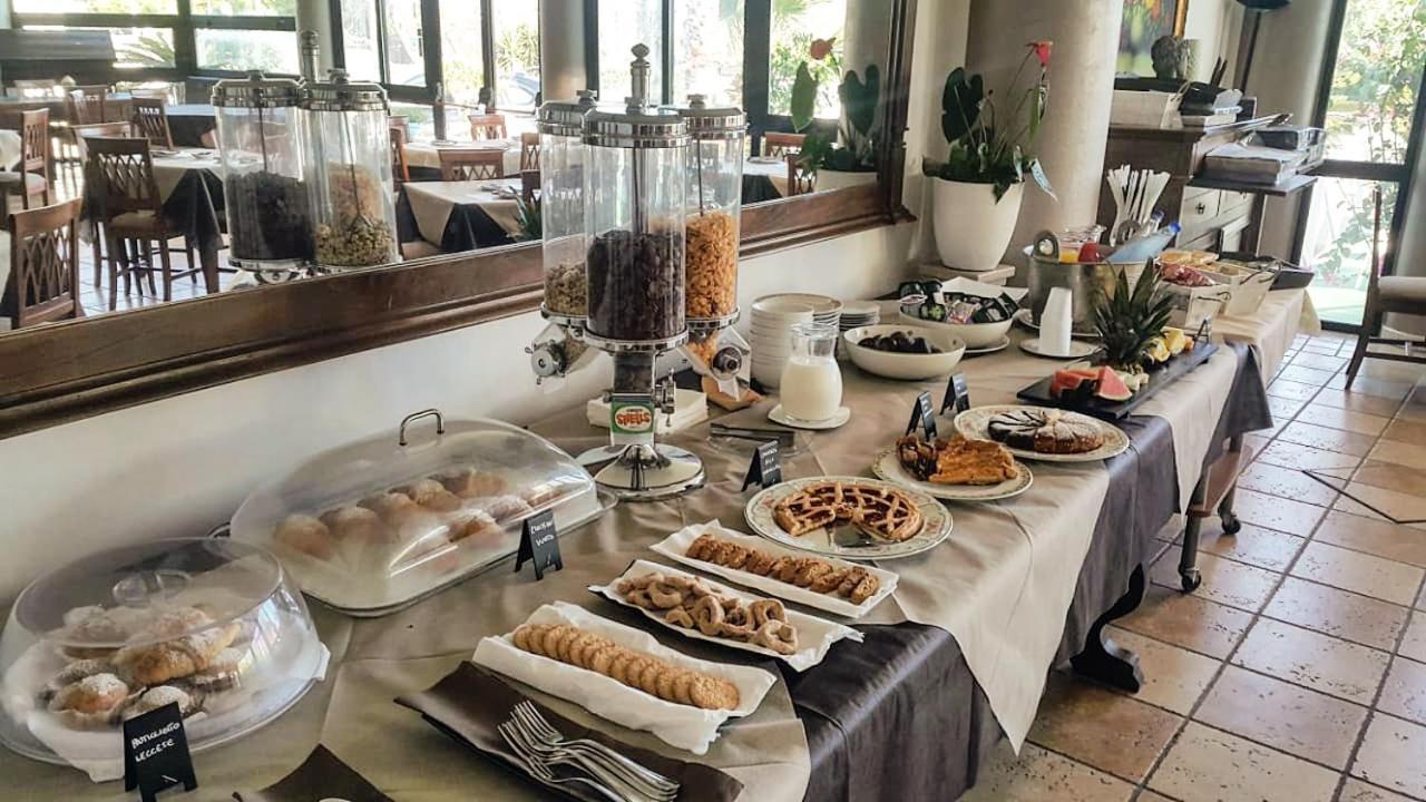 Hotel Il Veliero Торе Сан Джовани Удженто Екстериор снимка