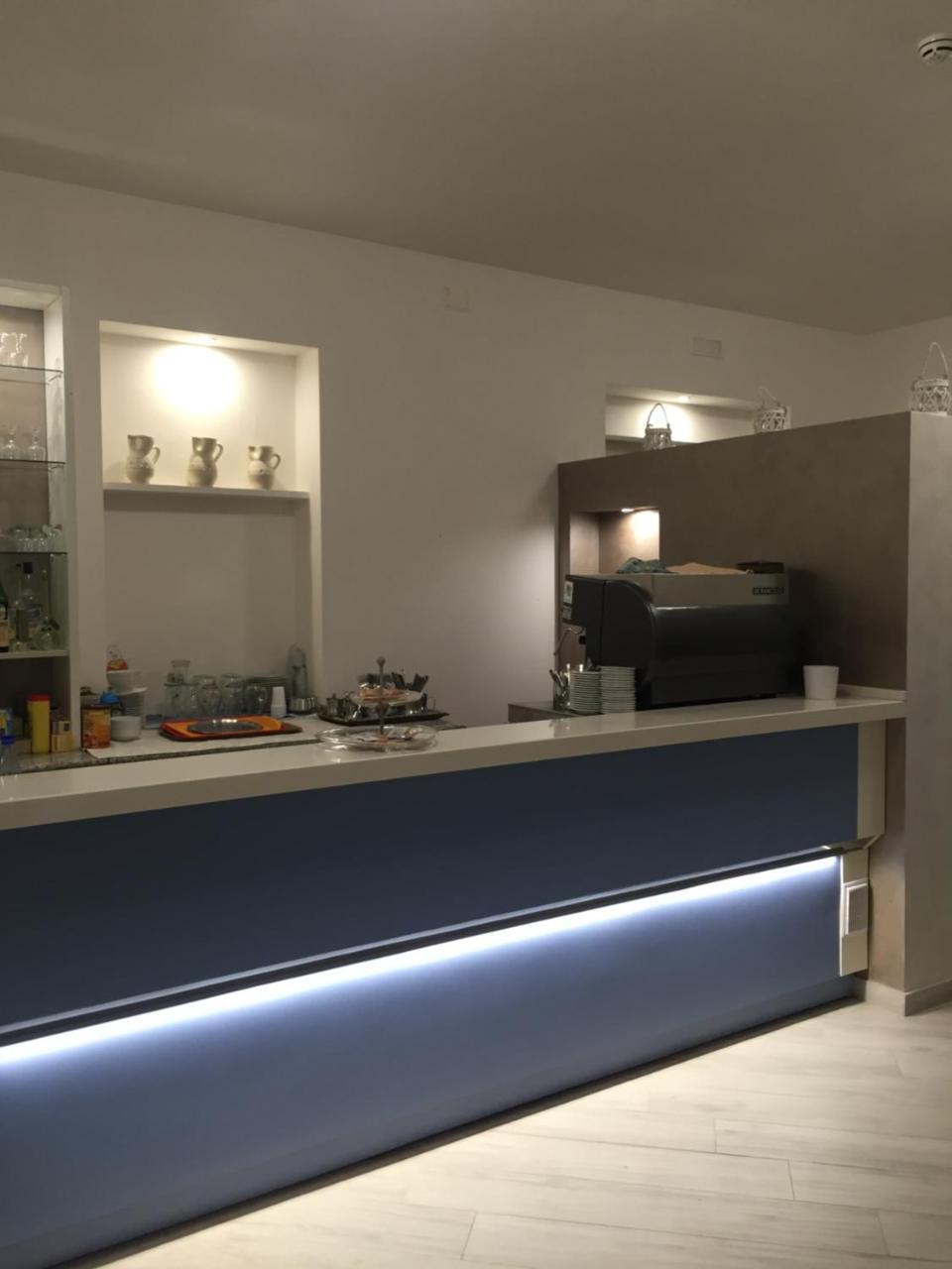 Hotel Il Veliero Торе Сан Джовани Удженто Екстериор снимка